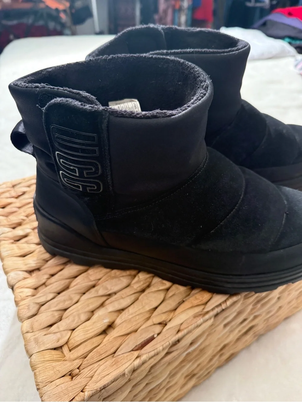 UGG Classic Klamath Mini Waterproof Puffer Suede Black Boots Size 10